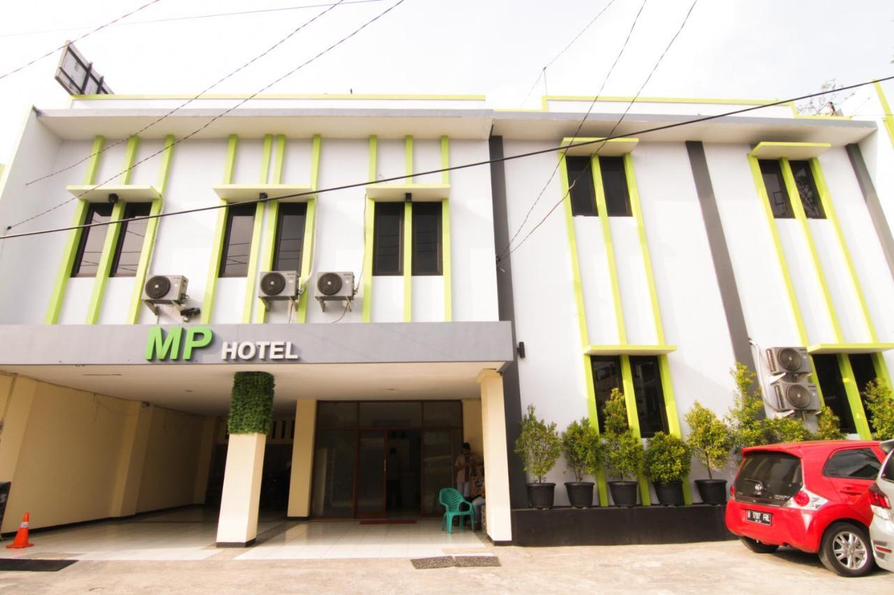 MP Hotel Purwakarta Bagian luar foto